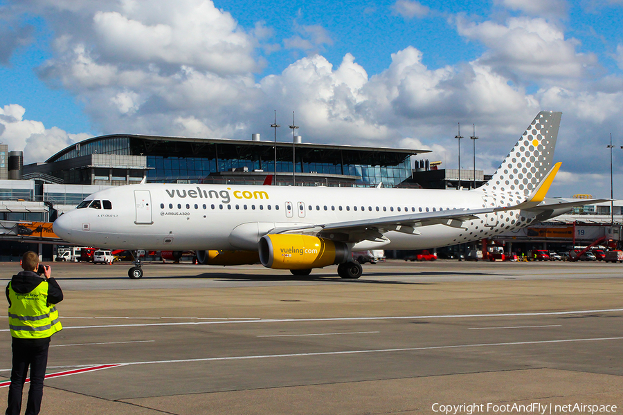 Vueling Airbus A320-232 (EC-MJB) | Photo 148168