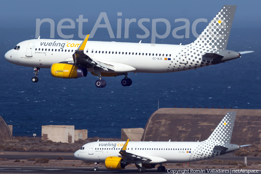 Vueling Airbus A320-232 (EC-MJB) | Photo 404195