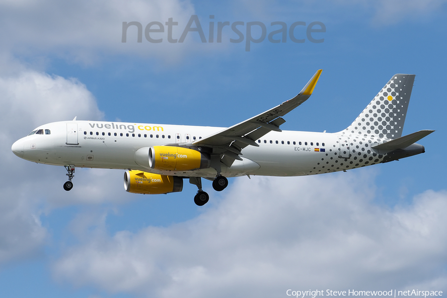 Vueling Airbus A320-232 (EC-MJC) | Photo 535311