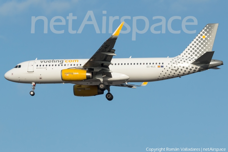 Vueling Airbus A320-232 (EC-MJC) | Photo 337653