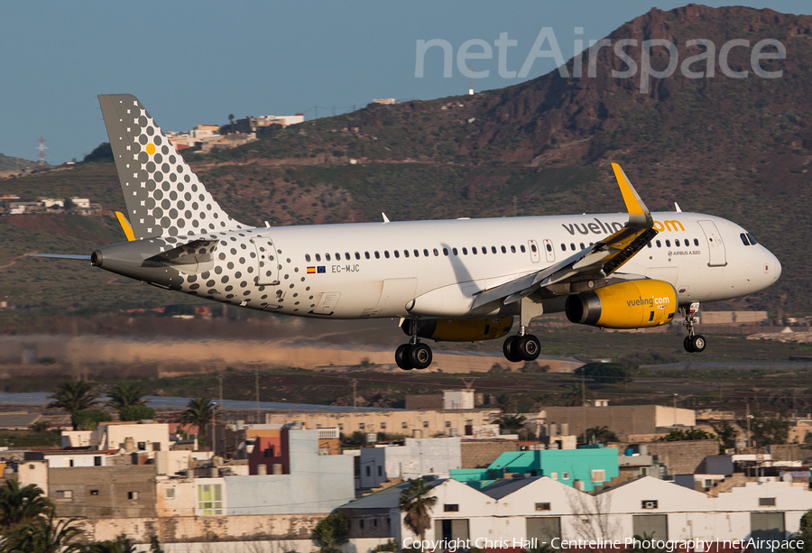 Vueling Airbus A320-232 (EC-MJC) | Photo 553102