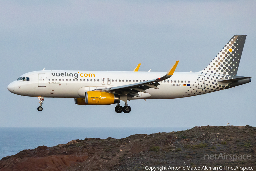 Vueling Airbus A320-232 (EC-MJC) | Photo 621123
