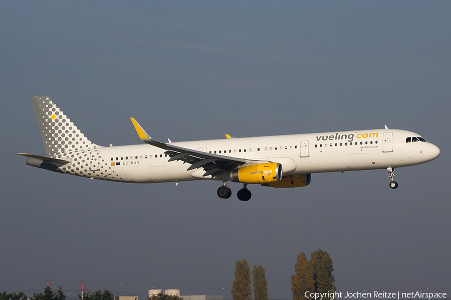 Vueling Airbus A321-231 (EC-MJR) | Photo 129551