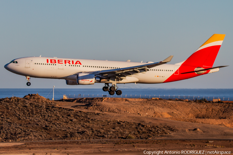 Iberia Airbus A330-202 (EC-MJT) | Photo 487065