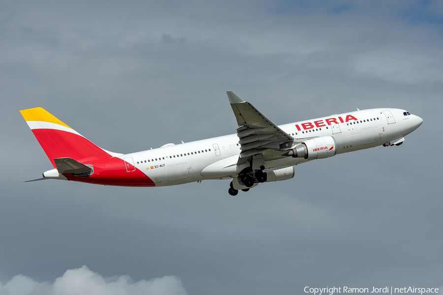 Iberia Airbus A330-202 (EC-MJT) | Photo 328792