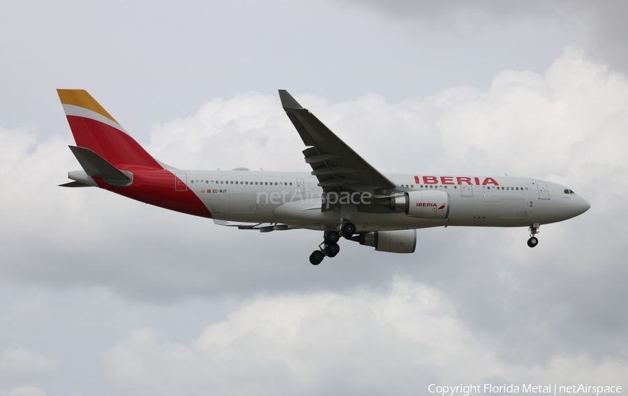 Iberia Airbus A330-202 (EC-MJT) | Photo 577384