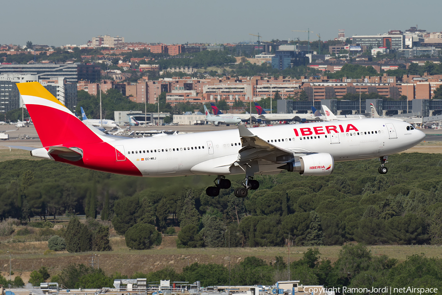 Iberia Airbus A330-202 (EC-MKJ) | Photo 171385