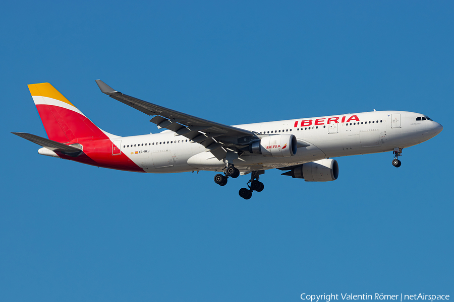 Iberia Airbus A330-202 (EC-MKJ) | Photo 642257