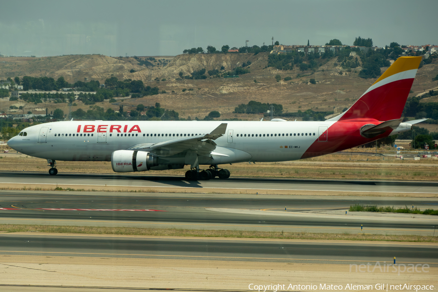Iberia Airbus A330-202 (EC-MKJ) | Photo 658381