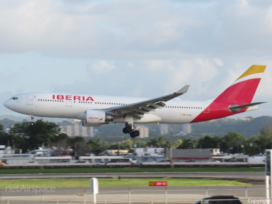 Iberia Airbus A330-202 (EC-MKJ) | Photo 517258