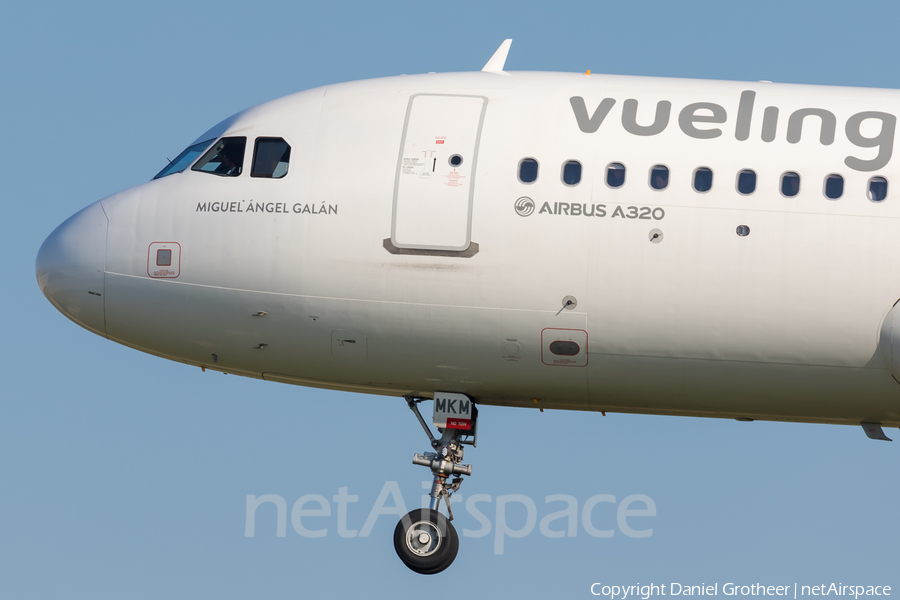 Vueling Airbus A320-232 (EC-MKM) | Photo 156857