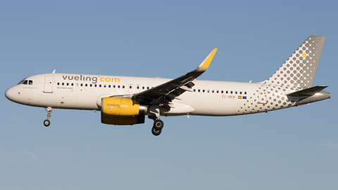 Vueling Airbus A320-232 (EC-MKM) at  Barcelona - El Prat, Spain