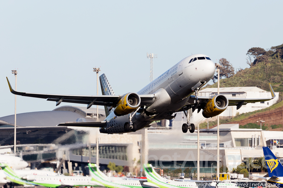 Vueling Airbus A320-232 (EC-MKM) | Photo 309497