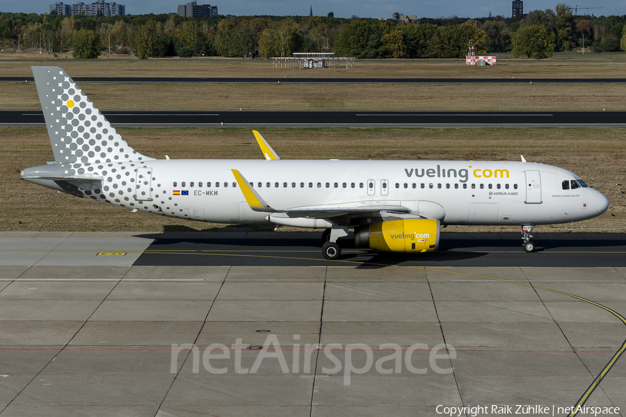 Vueling Airbus A320-232 (EC-MKM) | Photo 272790
