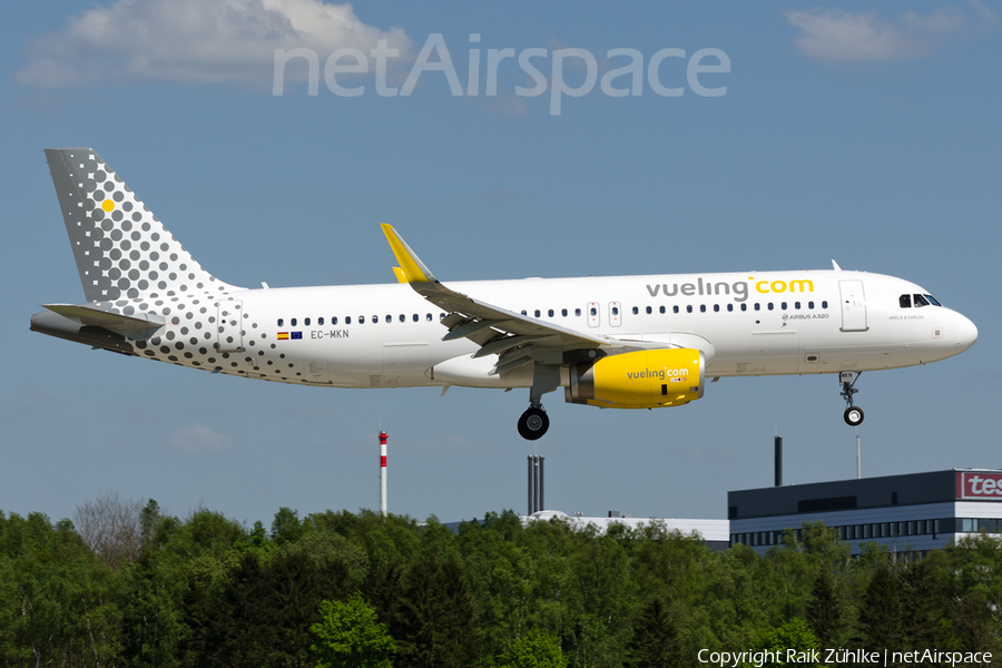 Vueling Airbus A320-232 (EC-MKN) | Photo 108031