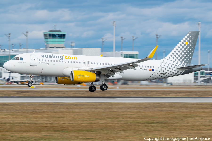 Vueling Airbus A320-232 (EC-MKN) | Photo 554133
