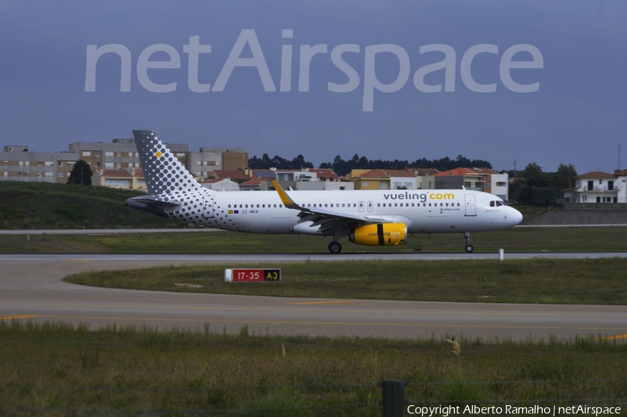 Vueling Airbus A320-232 (EC-MKN) | Photo 403100
