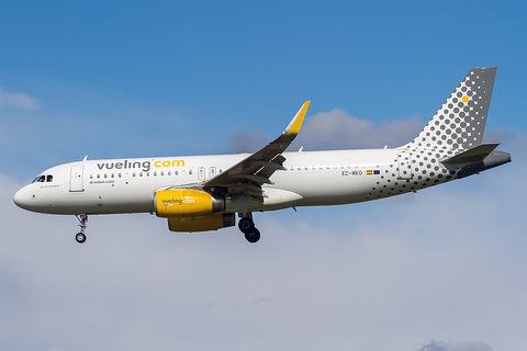 Vueling Airbus A320-232 (EC-MKO) at  Barcelona - El Prat, Spain
