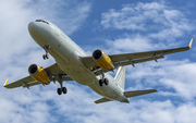 Vueling Airbus A320-232 (EC-MKO) at  Barcelona - El Prat, Spain