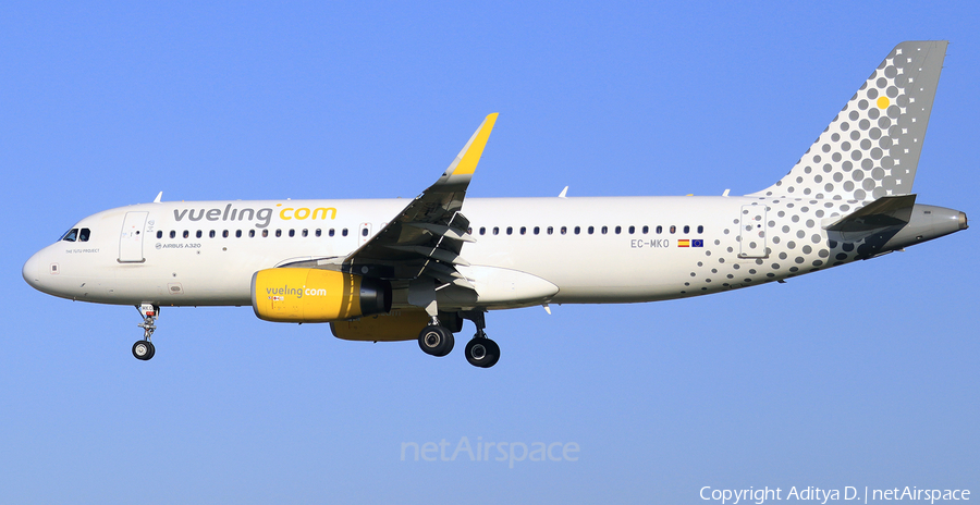 Vueling Airbus A320-232 (EC-MKO) | Photo 360869
