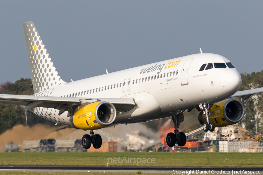 Vueling Airbus A320-232 (EC-MKO) | Photo 128213