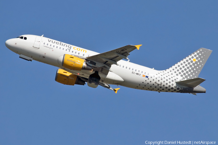 Vueling Airbus A319-112 (EC-MKV) | Photo 526758