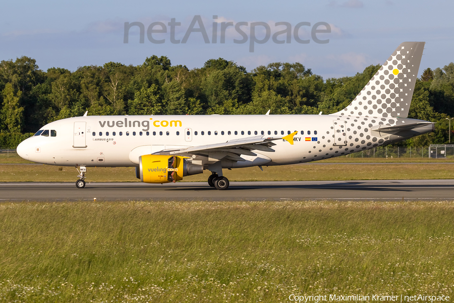 Vueling Airbus A319-112 (EC-MKV) | Photo 521880