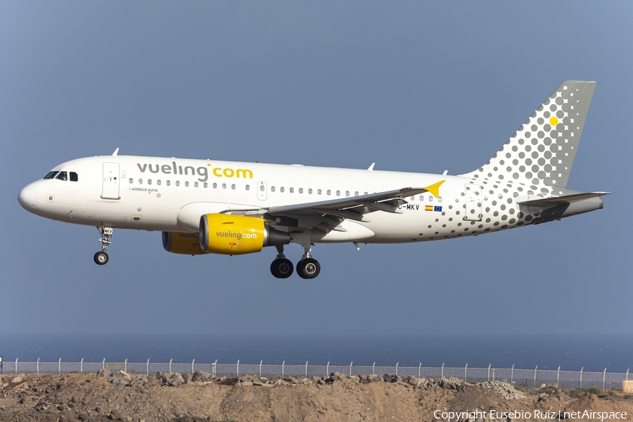 Vueling Airbus A319-112 (EC-MKV) | Photo 440511