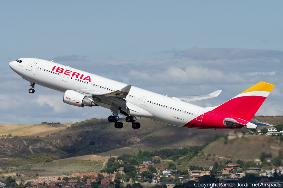 Iberia Airbus A330-202 (EC-MLB) | Photo 166738