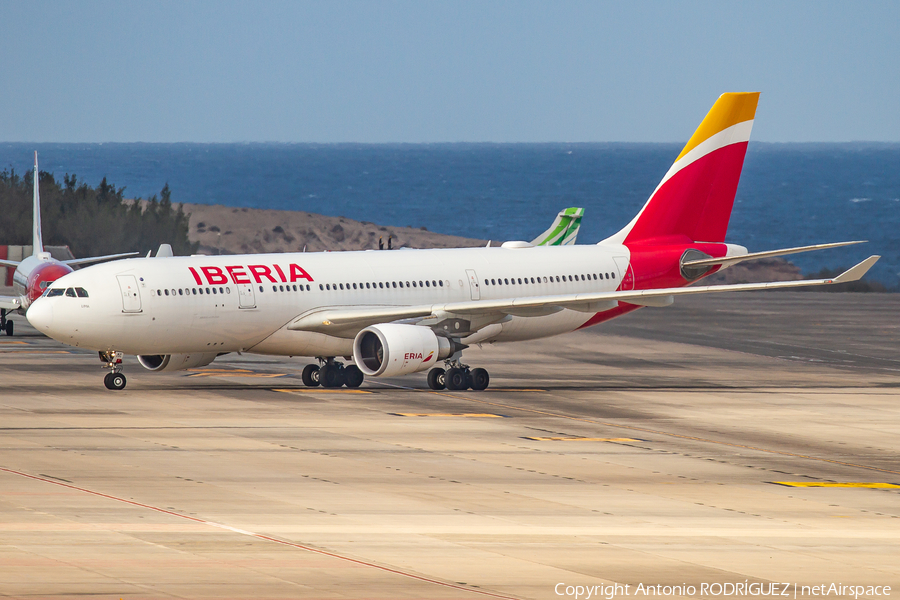 Iberia Airbus A330-202 (EC-MLP) | Photo 496544