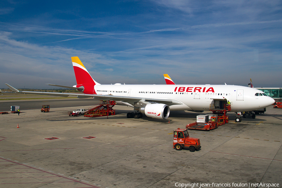 Iberia Airbus A330-202 (EC-MLP) | Photo 130209
