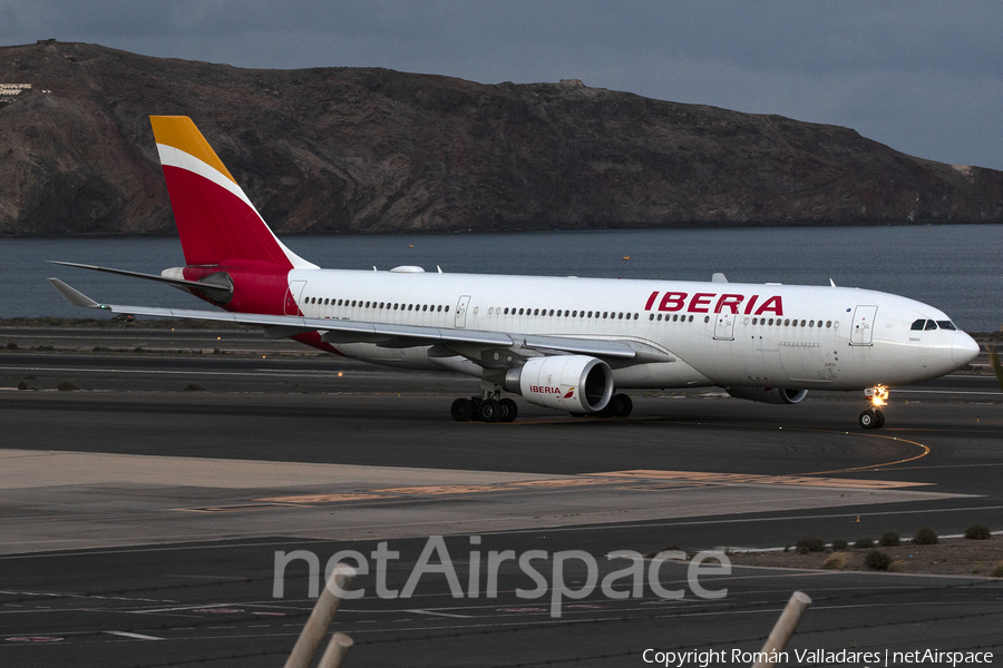 Iberia Airbus A330-202X (EC-MNL) | Photo 498805