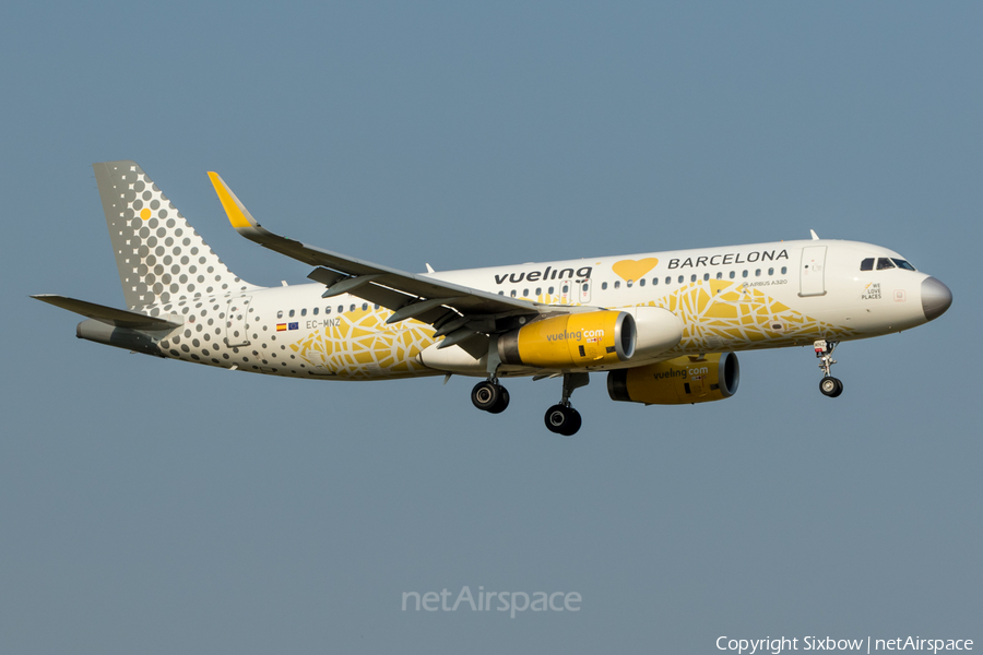 Vueling Airbus A320-232 (EC-MNZ) | Photo 258176