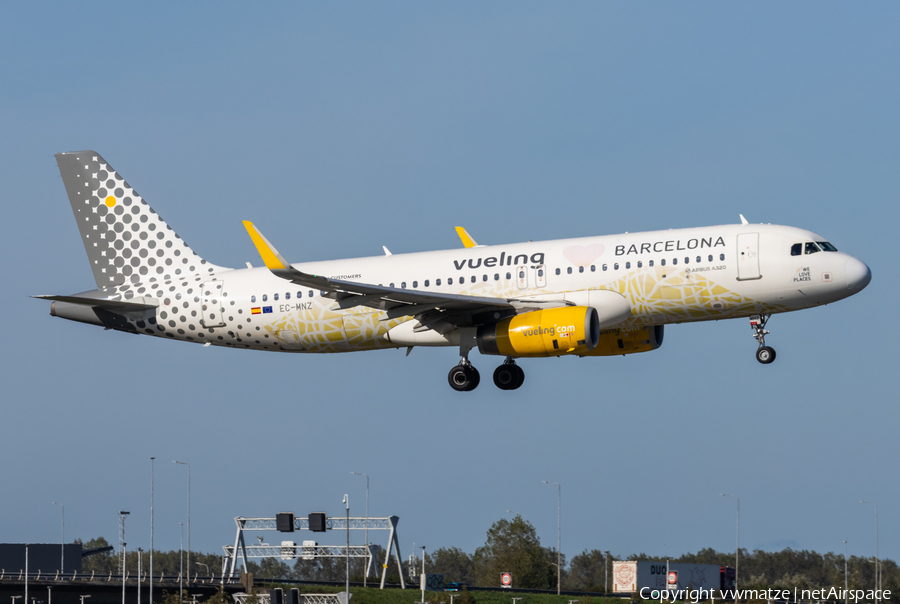 Vueling Airbus A320-232 (EC-MNZ) | Photo 596036