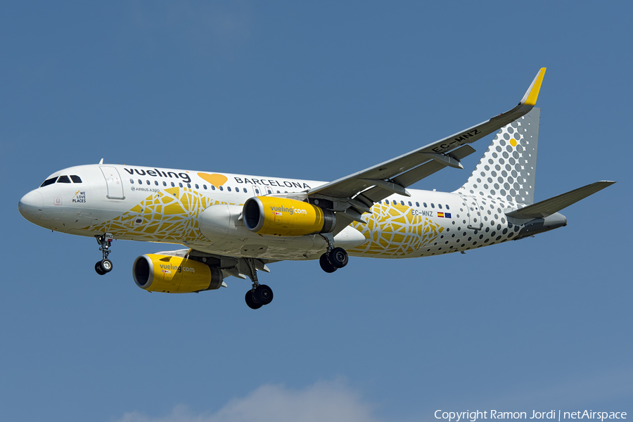 Vueling Airbus A320-232 (EC-MNZ) | Photo 160359