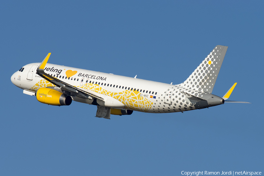 Vueling Airbus A320-232 (EC-MNZ) | Photo 210276