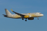 Vueling Airbus A320-232 (EC-MNZ) at  Hamburg - Fuhlsbuettel (Helmut Schmidt), Germany