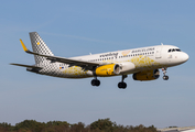 Vueling Airbus A320-232 (EC-MNZ) at  Hamburg - Fuhlsbuettel (Helmut Schmidt), Germany