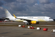 Vueling Airbus A320-232 (EC-MNZ) at  Hamburg - Fuhlsbuettel (Helmut Schmidt), Germany