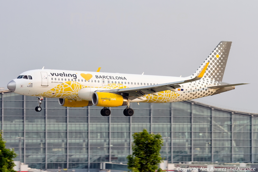 Vueling Airbus A320-232 (EC-MNZ) | Photo 262447