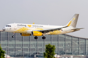 Vueling Airbus A320-232 (EC-MNZ) at  London - Heathrow, United Kingdom