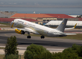 Vueling Airbus A320-232 (EC-MNZ) at  Lisbon - Portela, Portugal