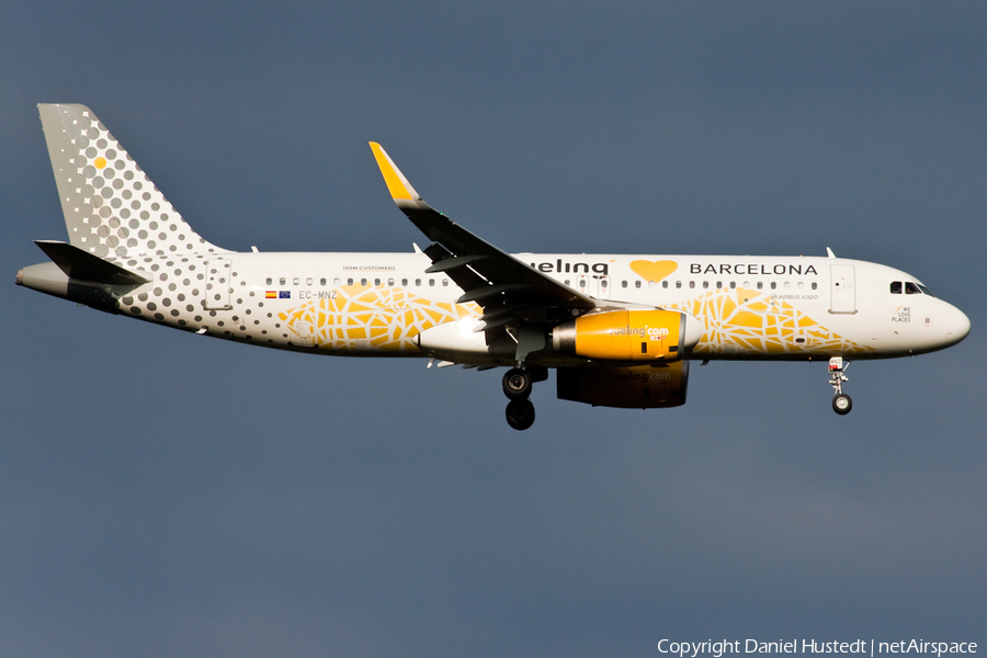 Vueling Airbus A320-232 (EC-MNZ) | Photo 476310