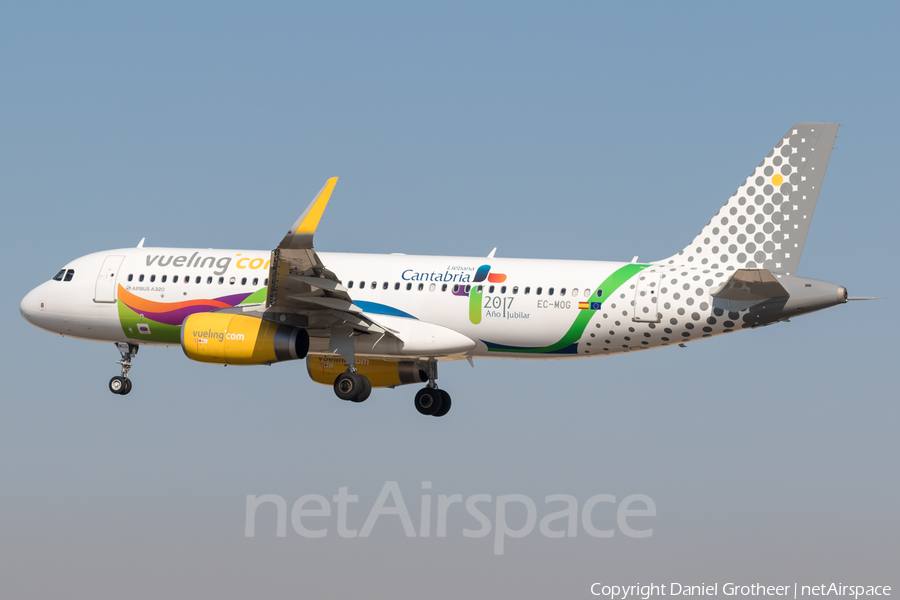 Vueling Airbus A320-232 (EC-MOG) | Photo 156894