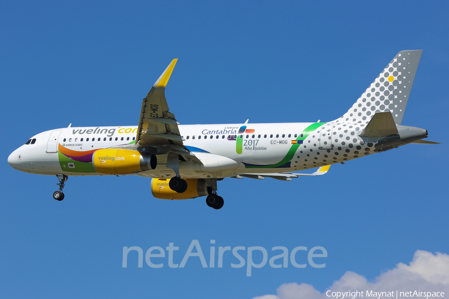 Vueling Airbus A320-232 (EC-MOG) | Photo 161567
