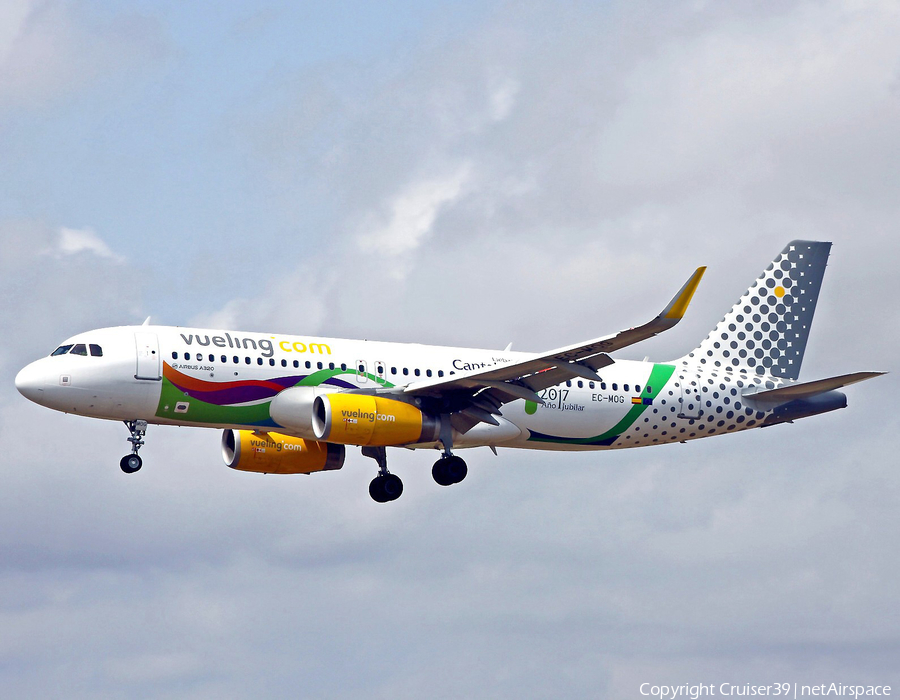 Vueling Airbus A320-232 (EC-MOG) | Photo 241070