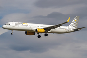 Vueling Airbus A321-231 (EC-MOO) at  Barcelona - El Prat, Spain