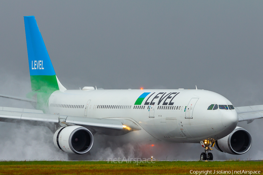 Level Airbus A330-202 (EC-MOU) | Photo 511207