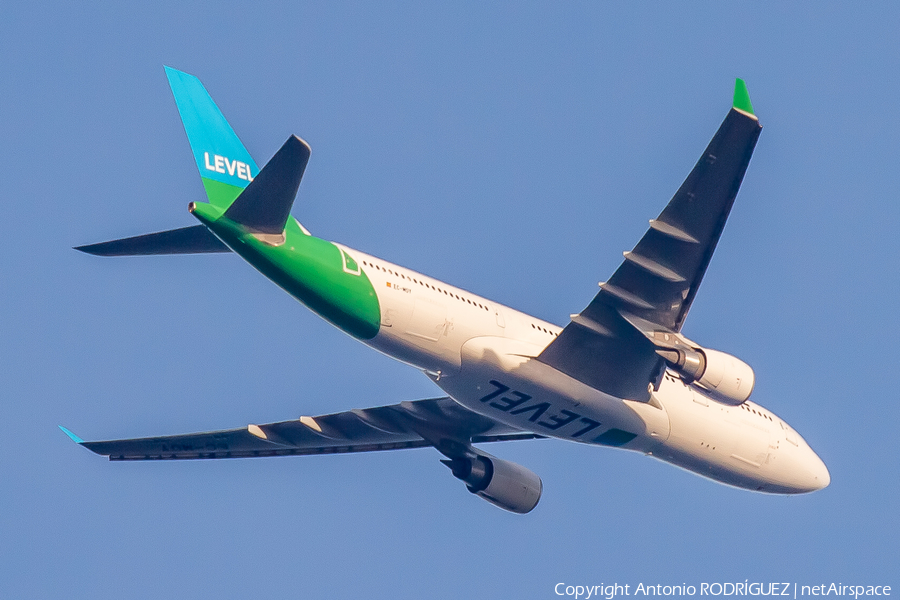 Level Airbus A330-202 (EC-MOY) | Photo 497734