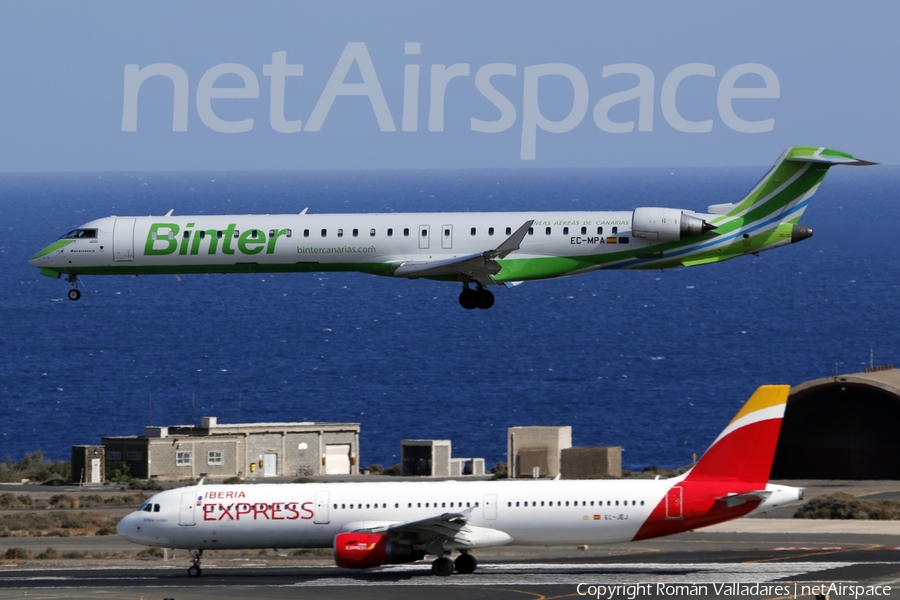 Binter Canarias Bombardier CRJ-1000 (EC-MPA) | Photo 338349